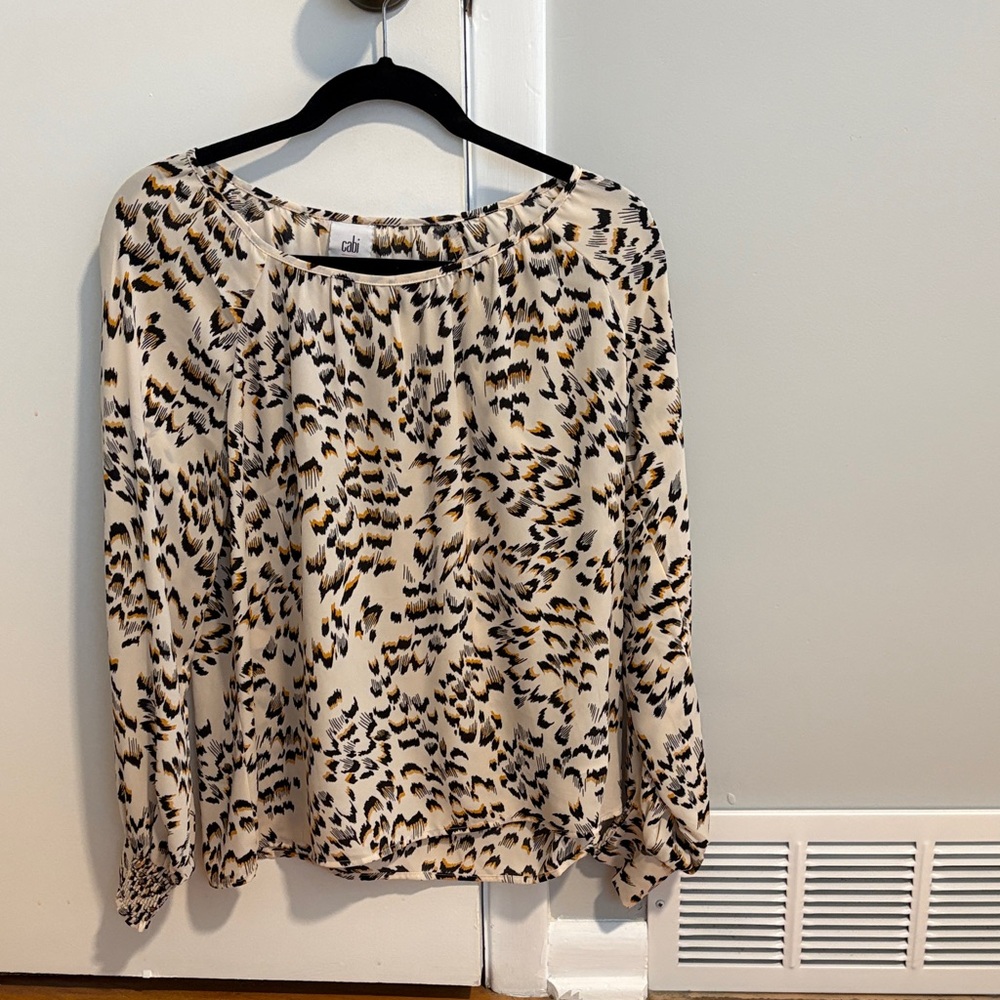 CAbi Round Trip blouse Women's Cream and Black Print Blouse - Picture 4 of 10